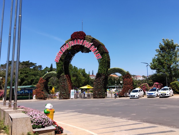 H&#xEC;nh &#x1EA3;nh l&#x1EA1; th&#x1B0;&#x1EDD;ng c&#x1EE7;a &#x110;&#xE0; L&#x1EA1;t b&#xEC;nh y&#xEA;n nh&#x1EEF;ng ng&#xE0;y v&#x1EAF;ng b&#xF3;ng du kh&#xE1;ch