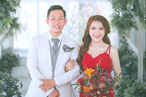 Đôi yêu 6 năm hoãn cưới vì dịch, cáo lỗi 700 quan khách