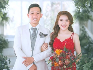 Đôi yêu 6 năm hoãn cưới vì dịch, cáo lỗi 700 quan khách