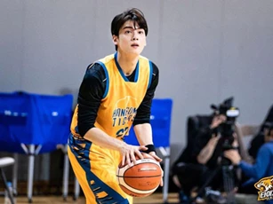 Ngây ngất trước visual điểm 10 của Cha Eun Woo khi chơi bóng rổ: Nam thần thanh xuân là đây, ảnh thường mà như poster phim
