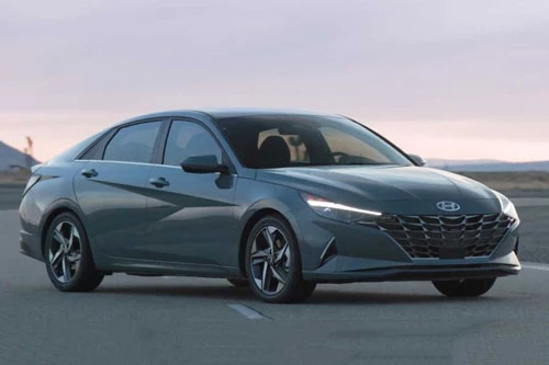 Hyundai Elantra Hybrid 2021.