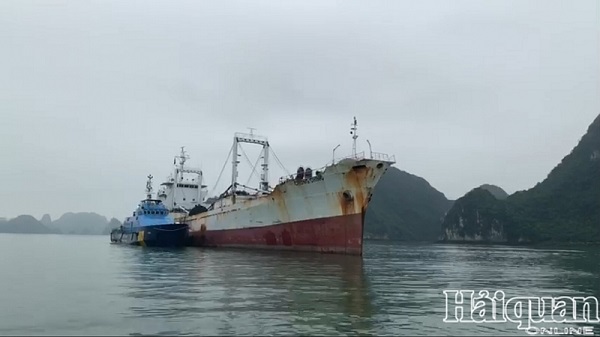 Bắt giữ tàu Chung Ching, thu giữ hơn 3 triệu bao thuốc lá lậu  