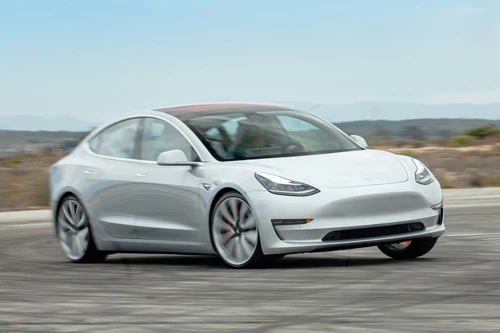 4. Tesla Model 3 (doanh số: 3.900 chiếc).