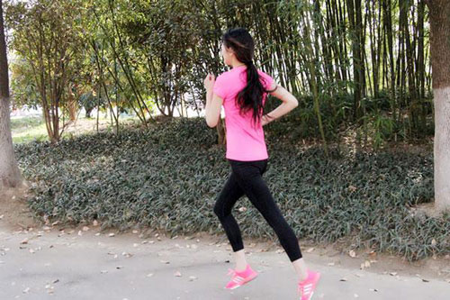 Sự khác biệt giữa chạy vào buổi sáng và chạy vào buổi tối là gì?