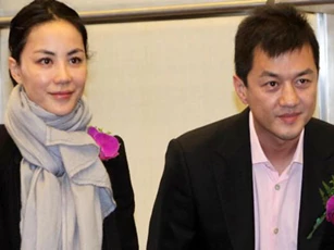 Nội tình vụ ly hôn giữa Vương Phi và Lý Á Bằng bị lộ, liệu đây có phải nguyên nhân "thiên hậu Hong Kong" quay lại với tình trẻ?