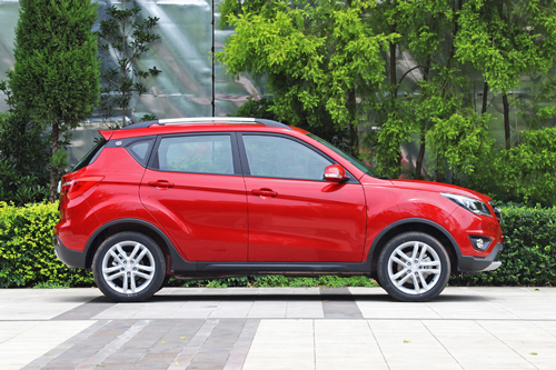 SUV động cơ tăng áp, giá gần 300 triệu, cạnh tranh với Ford EcoSport, Hyundai Kona