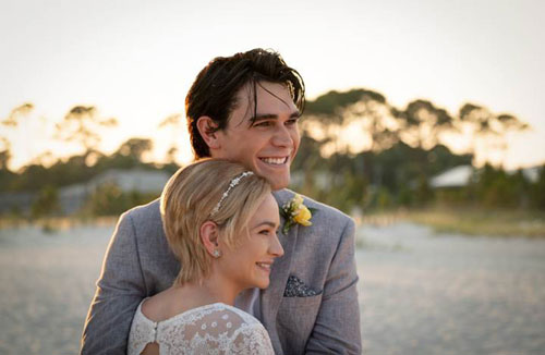 Những chuyện tình vượt nghịch cảnh khiến triệu trái tim thổn thức