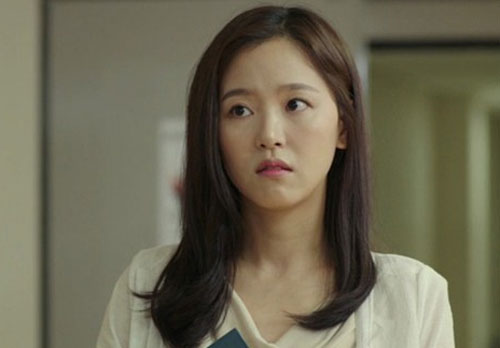 Cả nhà đang ăn sáng thì bỗng có chiếc xe đến đổ ụp cả đống quần áo, đồ đạc xuống sân nhà, khi biết lí do mẹ chồng tôi ngất xỉu ngay tại chỗ