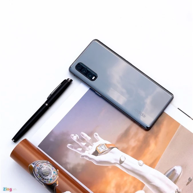 Là smartphone cao cấp mới nhất của Oppo, Find X2 được ưu ái nhiều tính năng mới cùng công nghệ hiện đại như màn hình cong 6,7 inch với tần số quét 120 Hz mang đến những chuyển động siêu mượt mà; thiết kế thời trang với mặt lưng làm từ chất liệu kính bóng bẩy; bộ 3 camera đặc trưng của dòng Find mang đến những bức ảnh từ siêu góc rộng đầy ấn tượng đến những khoảnh khắc cận cảnh sắc nét và nghệ thuật. Cũng nhiều tính năng cao cấp khác, được ra mắt vào trung tuần tháng 3, Oppo Find X2 sẽ là món quà lý tưởng cho những tín đồ công nghệ đích thực.