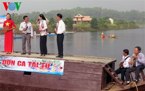 thiếu nữ miền tây duyên dáng trên chợ nổi đồng mô hình 10 thieu nu mien tay duyen dang tren cho noi dong mo hinh 10