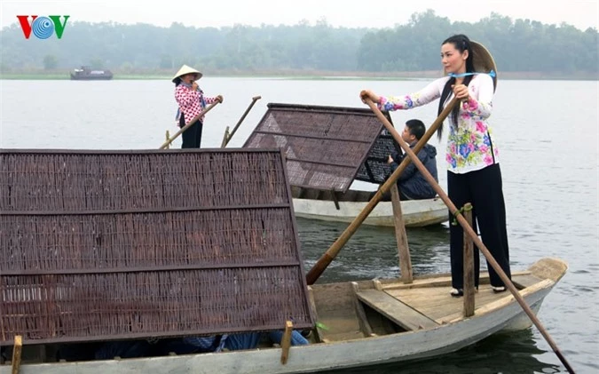 thieu nu mien tay duyen dang tren cho noi dong mo hinh 5