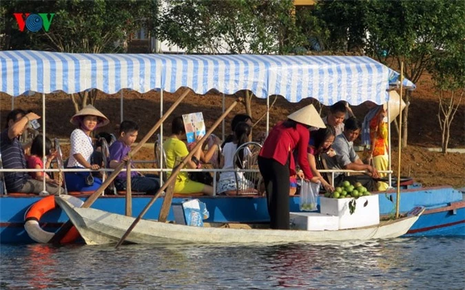 thieu nu mien tay duyen dang tren cho noi dong mo hinh 7