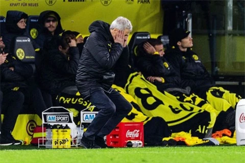 Mùa sau, nhiều khả năng Lucien Favre sẽ không phải đau đầu như thế này khi Dortmund thi đấu