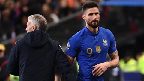 Khi EURO dời sang năm sau, Giroud (phải) sẽ 34 tuổi và chưa chắc giữ được phong độ