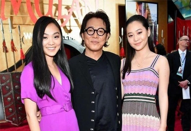 Nam diễn viên Lý LIên Kiệt hiện ở Bắc Mỹ cùng các con.