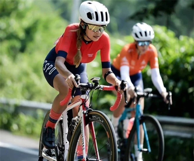 Dù làm cùng lúc nhiều công việc, Tung Pang khẳng định niềm đam mê lớn nhất của cô vẫn là thể thao. Trong năm ngoài, nữ VĐV đã tham gia thi đấu và quảng bá cho không dưới 10 cuộc thi, đường đua xe đạp lớn nhỏ tại xứ chùa Vàng.