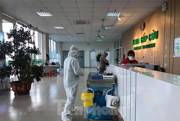 Việt Nam có hai nhân viên y tế đầu tiên nhiễm Covid-19.