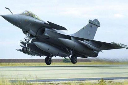 Vũ khí Pháp đối đầu hai 'quả núi'