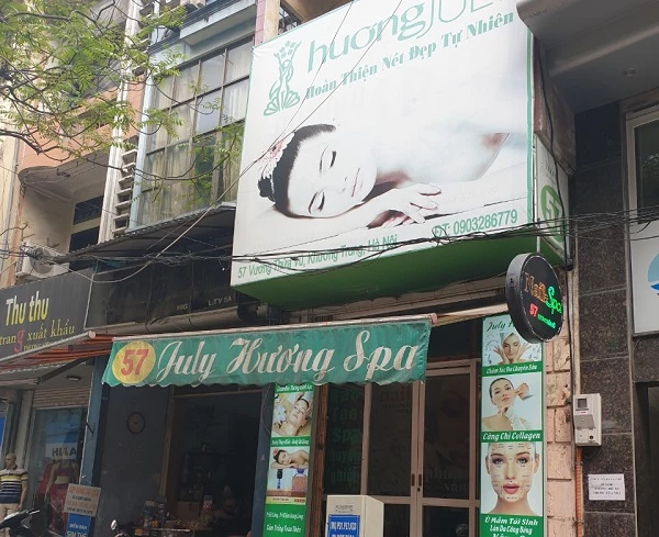 Hình ảnh các Spa đóng cửa trên khắp các tuyến phố ở Hà Nội.