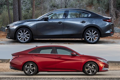 Mazda 3 2020 và Hyundai Elantra 2021 (dưới).