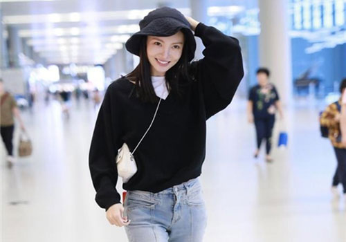 Quần ống rộng không còn mốt, hãy thử 'quần ống xẻ', các quý cô sành điệu đã bắt đầu mặc