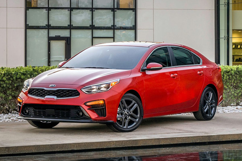 2. Kia Forte - Kia Ceraro 2020 (giá khởi điểm: 17.790 USD, điểm: 8,5/10).