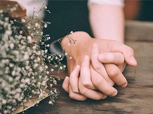 Làm sao để nắm tay nhau đến hết cuộc đời?