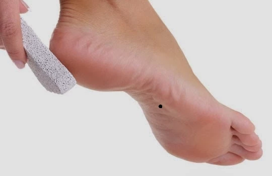 Trong nhân tướng học, nốt ruồi son ở lòng bàn chân thường tượng trưng cho sự may mắn và hưng thịnh - Ảnh minh họa: Internet