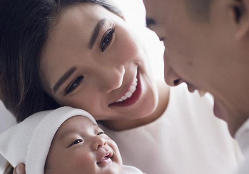 Vợ Lương Thế Thành vô tình để lộ "điểm lạ" khi khoe con trai mũi cao giống bố khiến dân mạng xôn xao