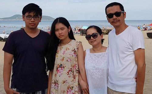 NSND Trung Anh nhắn nhủ con trai đang du học: "Về nhà đi con"