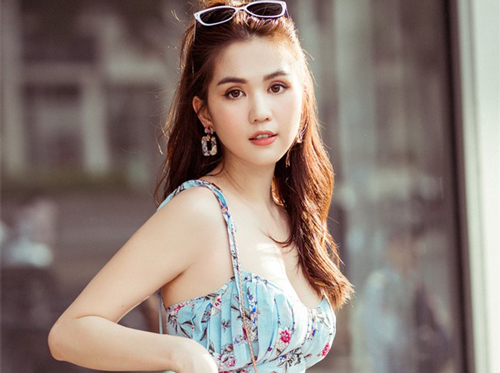 Ngọc Trinh khoe thẻ tín dụng dùng dành cho giới thượng lưu khiến fan trầm trồ