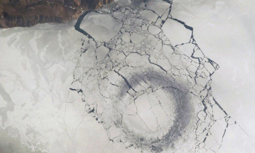 Dấu hiệu của người ngoài hành tinh, UFO ở hồ nước sâu nhất thế giới?