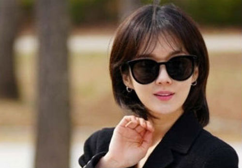 Tạo hình 'gái ế học thức' của Jang Nara trong phim mới được hé lộ