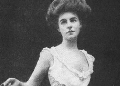 "Cạn lời" với cách làm đẹp quái dị từng khiến phụ nữ xưa "điên đảo"