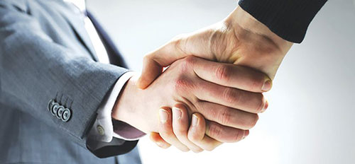 Nhà văn hóa Hữu Ngọc: Câu chuyện cái bắt tay