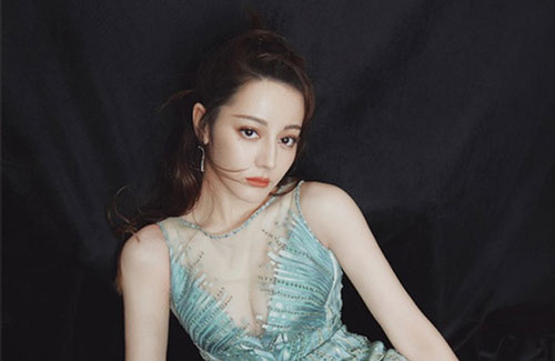 Địch Lệ Nhiệt Ba đã chia tay với công ty của Dương Mịch, bí mật ký hợp đồng với công ty khác?