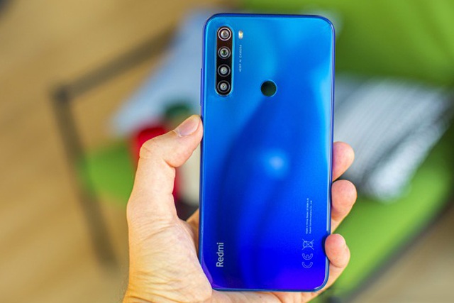 Những smartphone tầm trung và giá rẻ sở hữu 4 camera sau