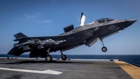 Tiêm kích F-35B.