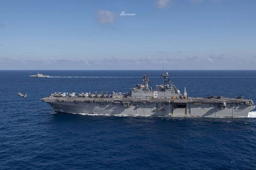 Theo thông tin mới nhất được đưa ra bởi chỉ huy Hạm đội Thái Bình Dương của hải quân Mỹ trên phương tiện truyền thông xã hội, tàu đổ bộ tấn công USS America và tàu chiến đấu ven biển USS Giffords đã có mặt tại Biển Đông vào ngày 13/3.