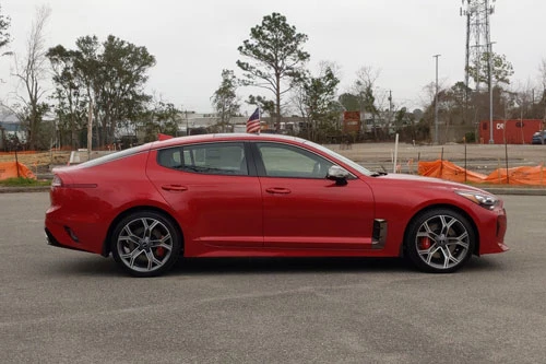 1. Kia Stinger GT2 2020.