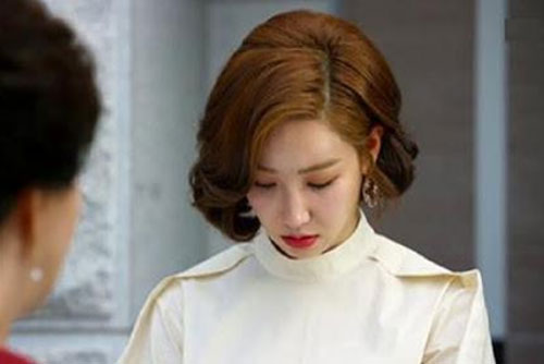 Quá mệt mỏi khi mẹ chồng thường xuyên gọi điện cho bố mẹ đẻ để kể tội con dâu