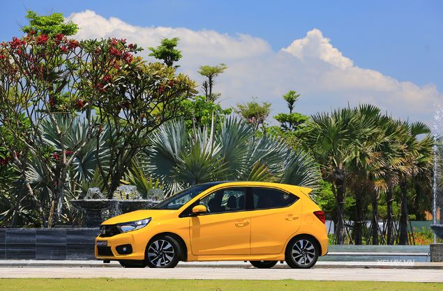 Đầu tư chạy dịch vụ, nên mua xe nào tầm giá phải chăng?