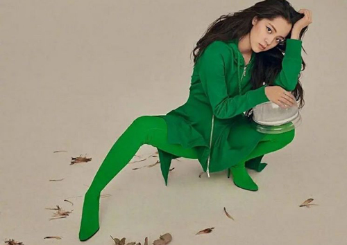 Muôn vàn kiểu tạo dáng trên bìa tạp chí “có một không hai” của sao Hoa ngữ