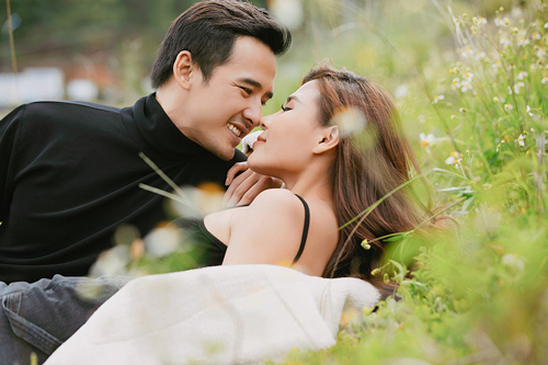 Bên nhau 6 năm vẫn ngọt ngào như thuở mới yêu, vợ chồng diễn viên Lương Thế Thành khoe loạt ảnh cực tình tứ