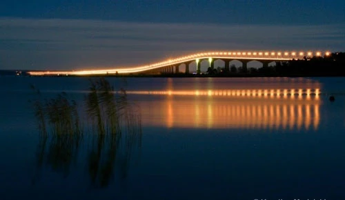 7. Cầu Öland (Thụy Điển). 6.072 mét. Ảnh: Krystian Madejski.