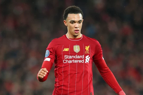 Trent Alexander-Arnold (giữa) đã có 14 pha kiến tạo ở mùa giải năm nay. Ảnh: Getty.