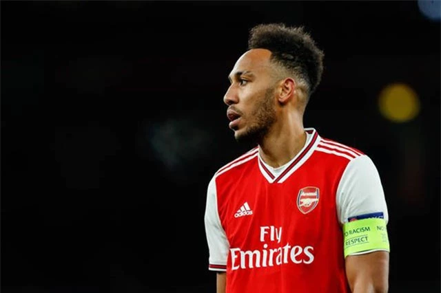 Đẳng cấp của Aubameyang xứng đáng với những số áo huyền thoại