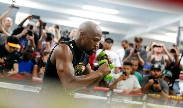 Mayweather hoãn kế hoạch trở lại sàn đấu trong năm nay. Ảnh: Getty Images.