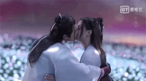 Loạt cảnh hôn 'ngọt lịm' được khán giả 'hoan nghênh' trên màn ảnh Hoa ngữ - Ảnh 3