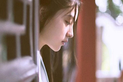 Đến nhà đồng nghiệp ăn cơm, tôi nói chồng vào bếp rửa bát giúp, ngờ đâu hành động tâm lý ấy của anh lại rước về bão tố cho gia đình